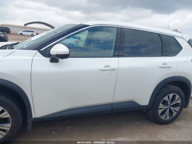 5N1AT3BB4MC817550 Nissan Rogue Sv Intelligent Awd