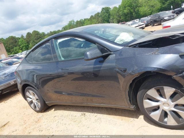 7SAYGDEE8RF988950 Tesla Model Y