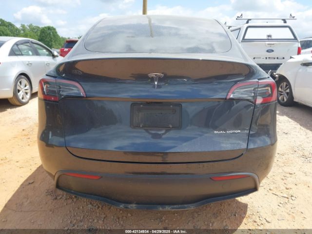 7SAYGDEE8RF988950 Tesla Model Y