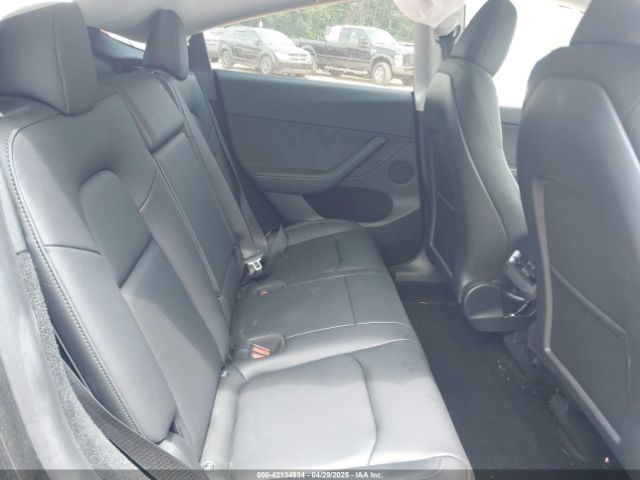 7SAYGDEE8RF988950 Tesla Model Y