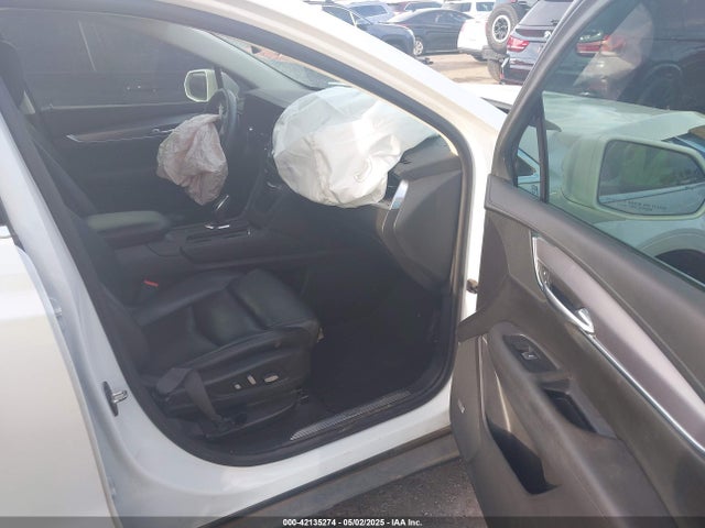 2017 CADILLAC XT5 1GYKNBRS9HZ184172 Photo 4