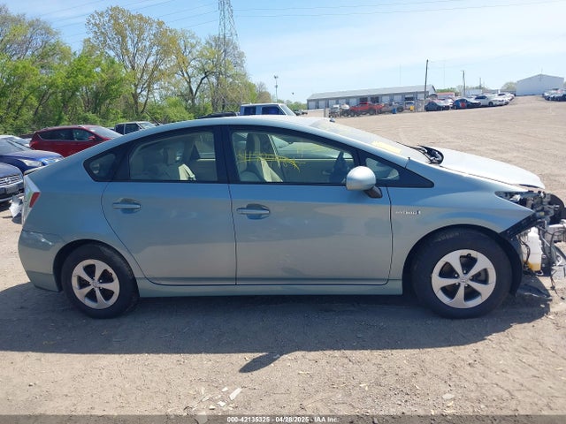 Toyota Prius Two 2014 JTDKN3DU9E1782924 Image 13