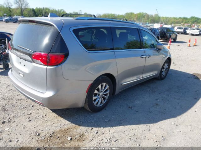 2018 CHRYSLER PACIFICA 2C4RC1BG6JR128698 Photo 3