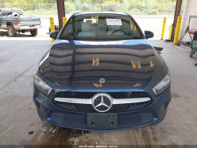 W1K3G4FB8NJ331957 Mercedes-Benz A 220 4matic