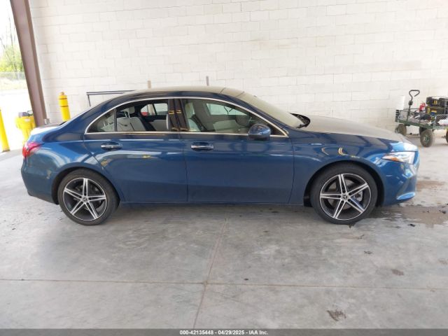 W1K3G4FB8NJ331957 Mercedes-Benz A 220 4matic