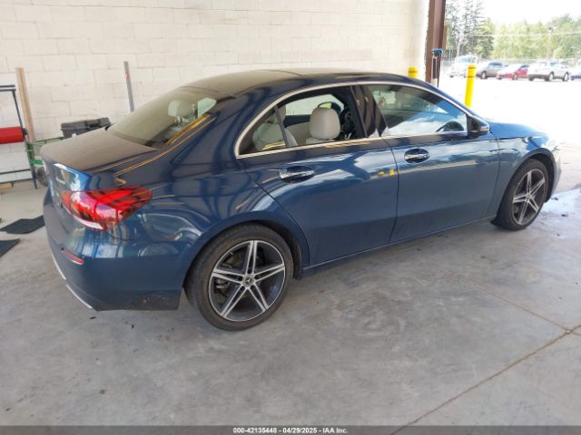 W1K3G4FB8NJ331957 Mercedes-Benz A 220 4matic
