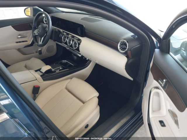 W1K3G4FB8NJ331957 Mercedes-Benz A 220 4matic