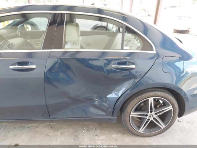 W1K3G4FB8NJ331957 Mercedes-Benz A 220 4matic