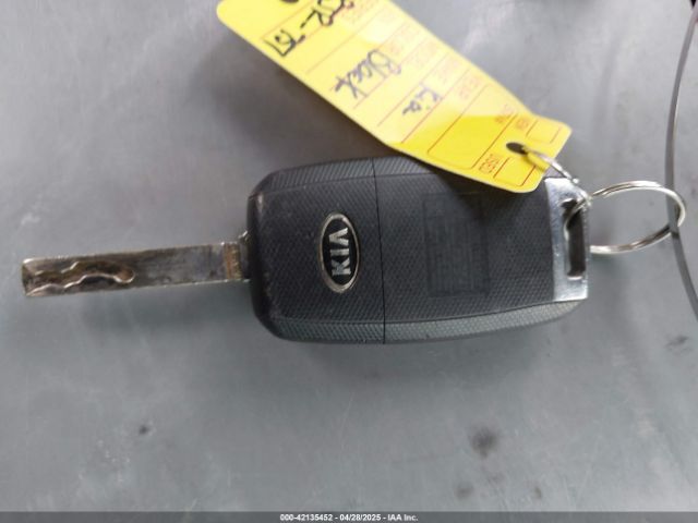 5XXGT4L35JG212637 KIA Optima Lx