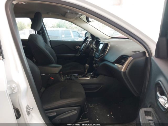 1C4PJMCB5GW296303 Jeep Cherokee Latitude