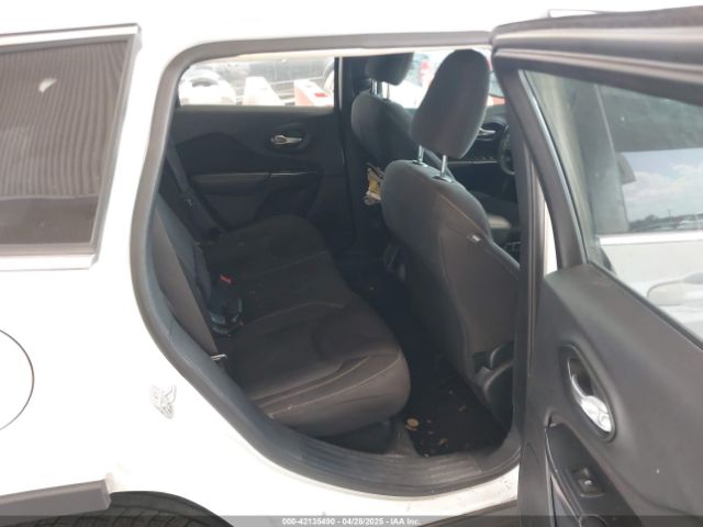 1C4PJMCB5GW296303 Jeep Cherokee Latitude