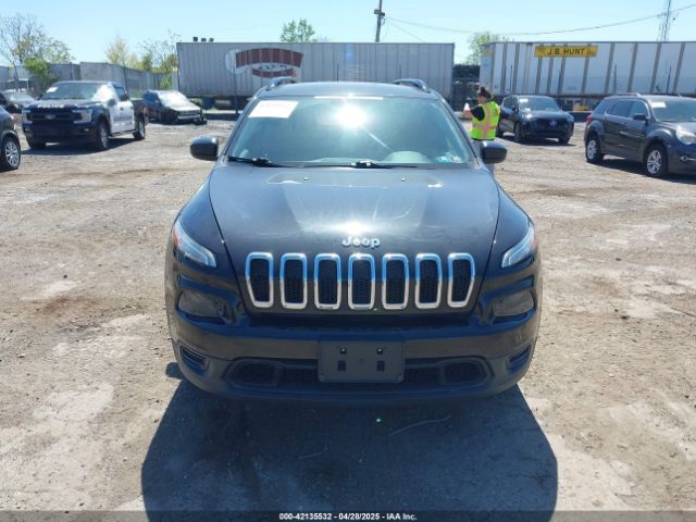 1C4PJMAS6GW338075 Jeep Cherokee Sport