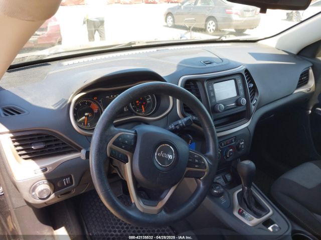 1C4PJMAS6GW338075 Jeep Cherokee Sport