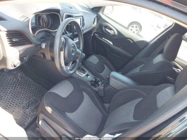 1C4PJMAS6GW338075 Jeep Cherokee Sport