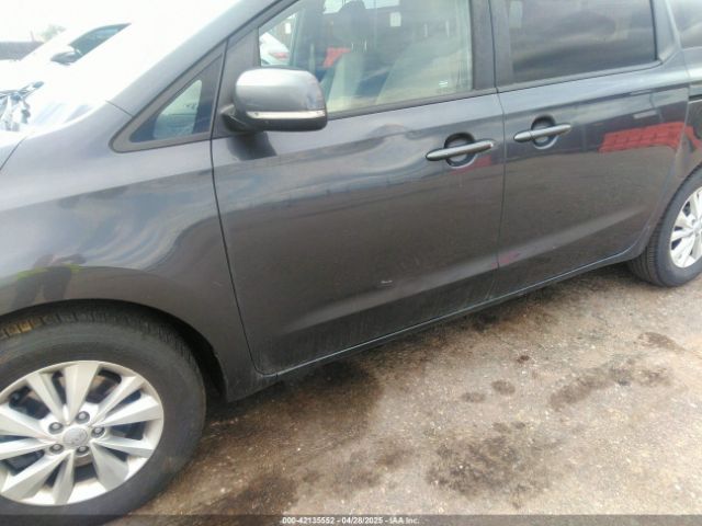 KNDMB5C18H6218659 KIA SEDONA LX