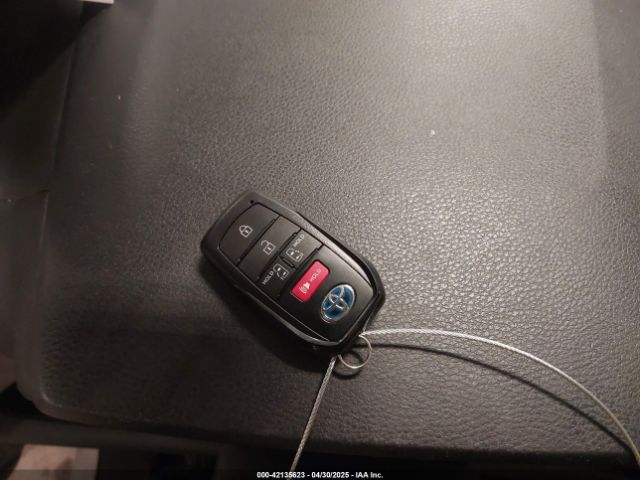5TDKRKEC6MS016557 Toyota SIENNA LE