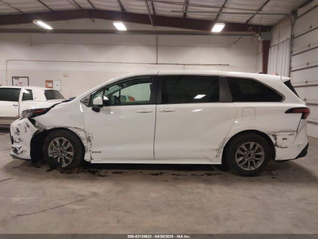 5TDKRKEC6MS016557 Toyota SIENNA LE