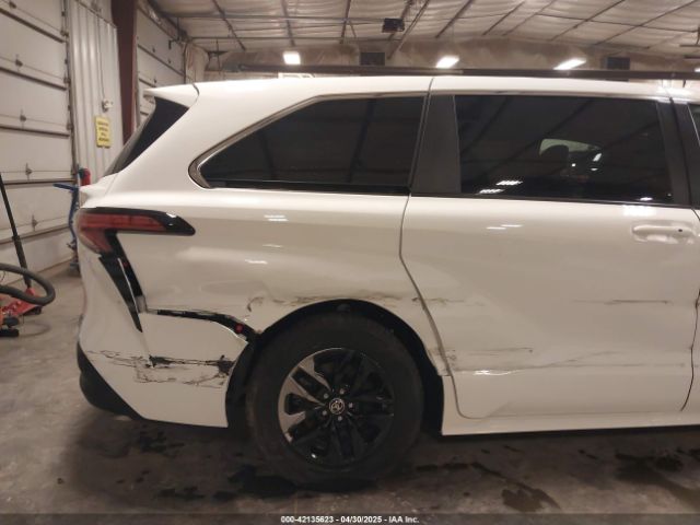 5TDKRKEC6MS016557 Toyota SIENNA LE