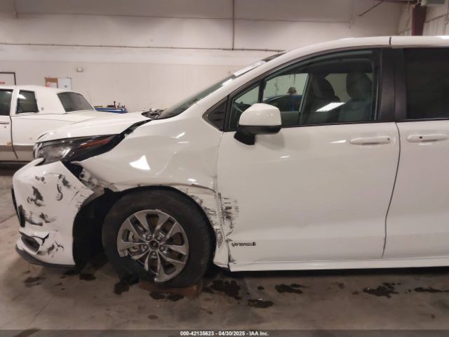 5TDKRKEC6MS016557 Toyota SIENNA LE