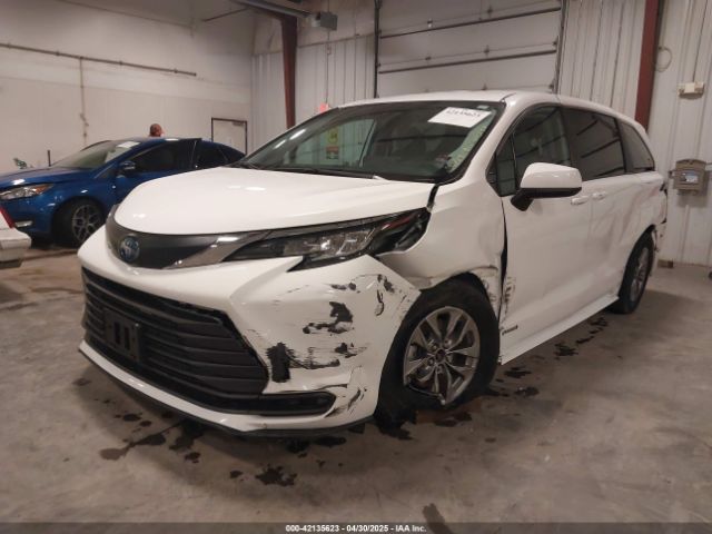 5TDKRKEC6MS016557 Toyota SIENNA LE