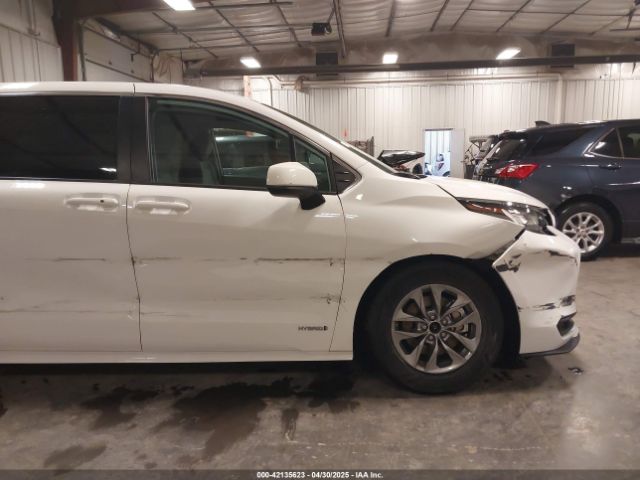 5TDKRKEC6MS016557 Toyota SIENNA LE