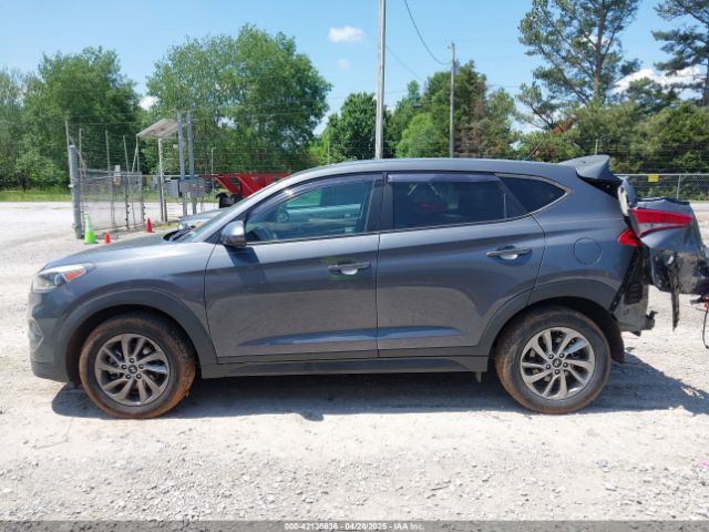 KM8J23A40JU635601 Hyundai TUCSON SE