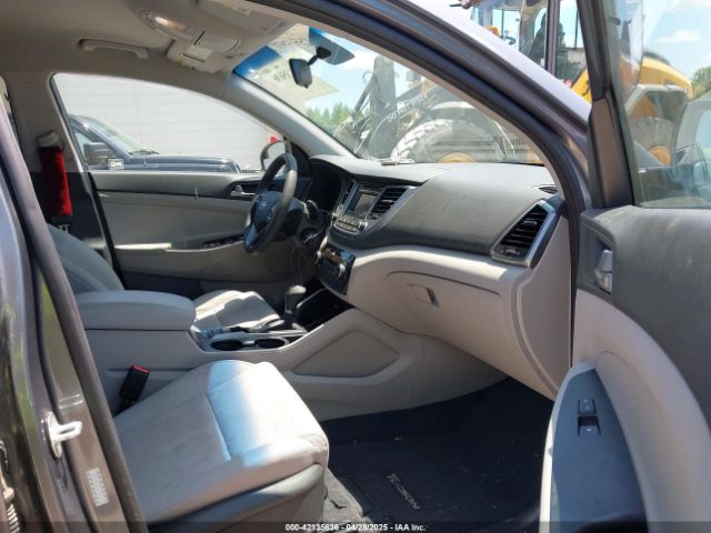 KM8J23A40JU635601 Hyundai TUCSON SE
