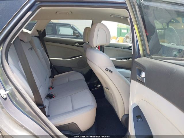 KM8J23A40JU635601 Hyundai TUCSON SE