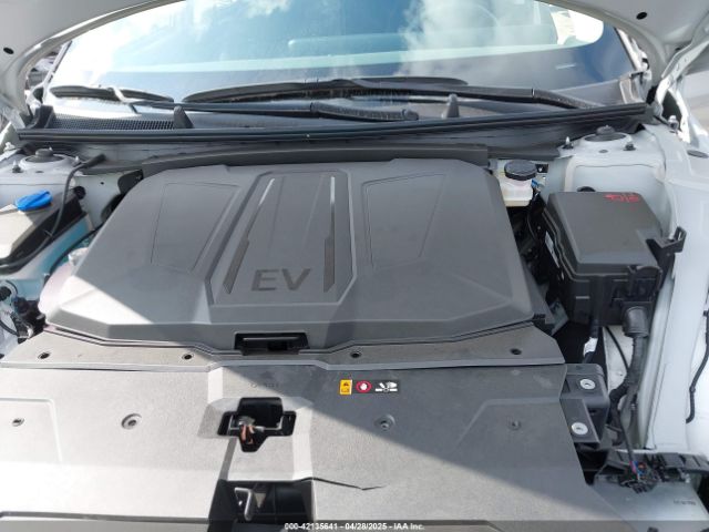 7YAKM4DA8SY002745 Hyundai IONIQ 5 SE