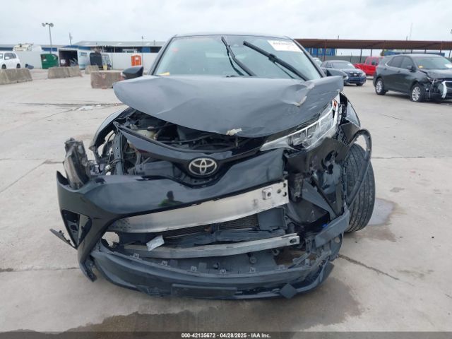 JTNKHMBX1L1074377 Toyota C-HR LE