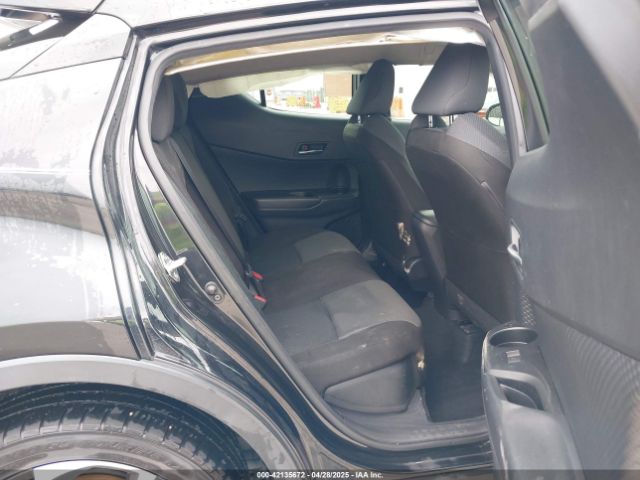 JTNKHMBX1L1074377 Toyota C-HR LE
