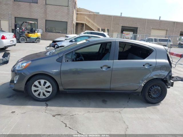 JTDKDTB32G1134020 Toyota Prius C One