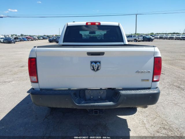 1C6RR7KG6KS580742 RAM 1500 Classic Tradesman  4x4 5'7 Box