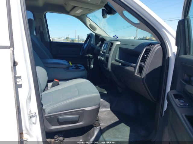 1C6RR7KG6KS580742 RAM 1500 Classic Tradesman  4x4 5'7 Box