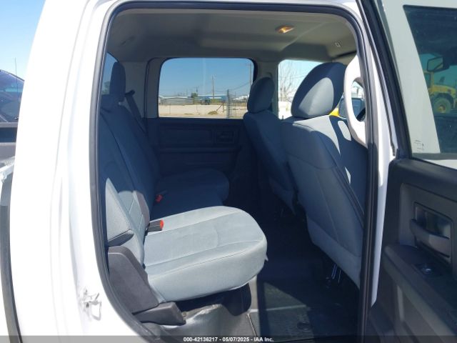 1C6RR7KG6KS580742 RAM 1500 Classic Tradesman  4x4 5'7 Box