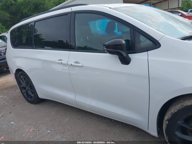 Chrysler Pacifica Limited 2025 2C4RC1GG9SR568974 Image 13