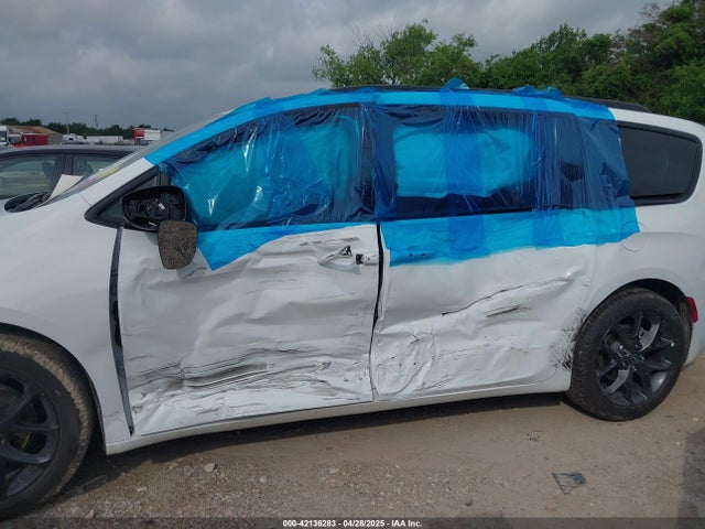 Chrysler Pacifica Limited 2025 2C4RC1GG9SR568974 Image 14