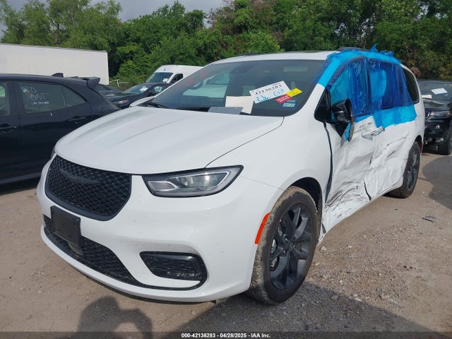 Chrysler Pacifica Limited 2025 2C4RC1GG9SR568974 Image 2