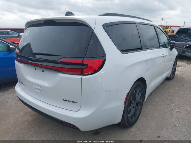 Chrysler Pacifica Limited 2025 2C4RC1GG9SR568974 Image 4