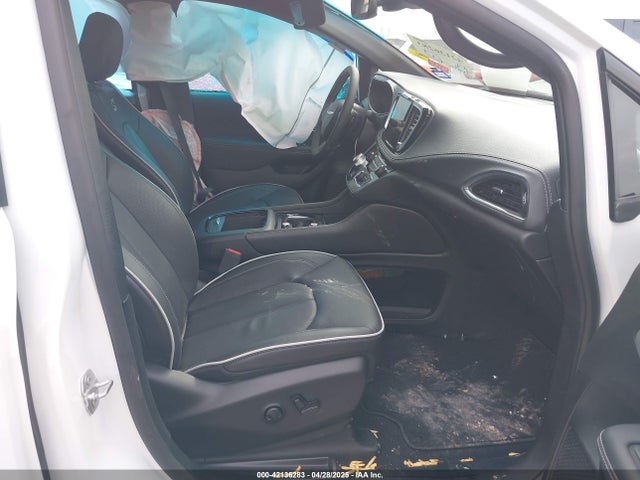 Chrysler Pacifica Limited 2025 2C4RC1GG9SR568974 Image 5