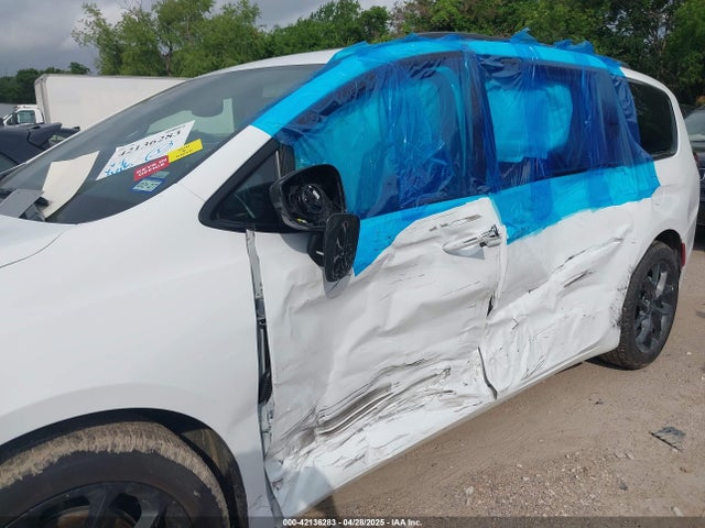 Chrysler Pacifica Limited 2025 2C4RC1GG9SR568974 Image 6