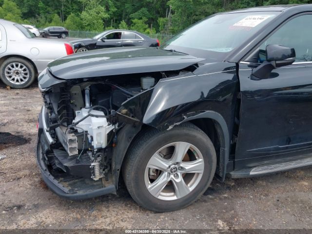 5TDZZRAH3NS558032 Toyota Highlander Le