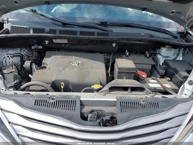 5TDYK3DC1FS611521 Toyota Sienna Xle 8 Passenger