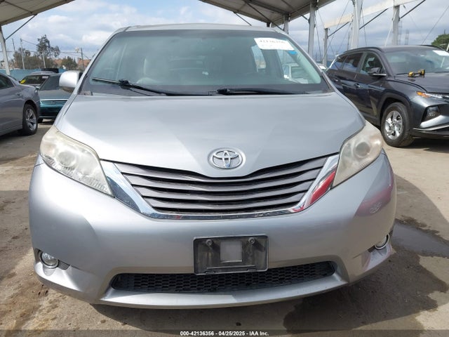5TDYK3DC1FS611521 Toyota Sienna Xle 8 Passenger