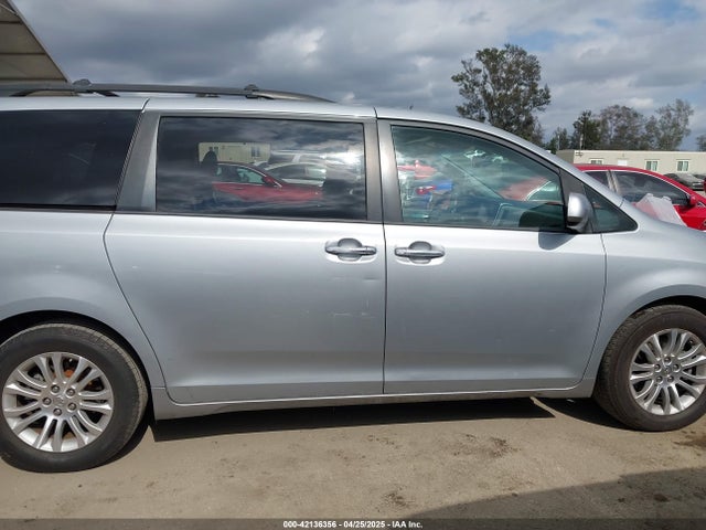 5TDYK3DC1FS611521 Toyota Sienna Xle 8 Passenger