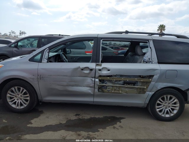 5TDYK3DC1FS611521 Toyota Sienna Xle 8 Passenger