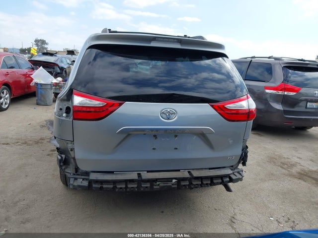 5TDYK3DC1FS611521 Toyota Sienna Xle 8 Passenger