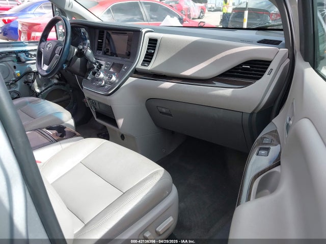 5TDYK3DC1FS611521 Toyota Sienna Xle 8 Passenger