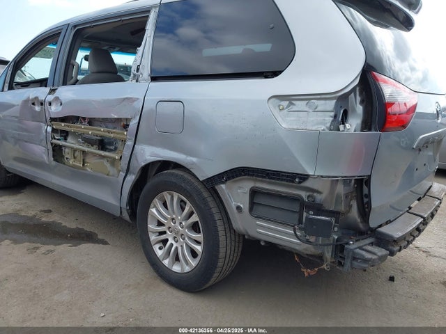 5TDYK3DC1FS611521 Toyota Sienna Xle 8 Passenger