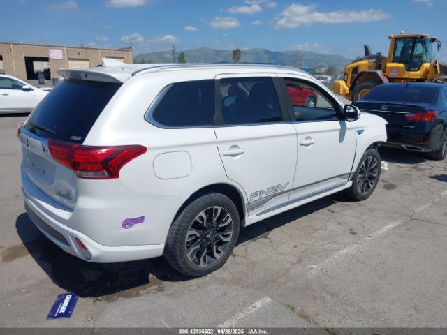 2018 MITSUBISHI OUTLANDER PHEV JA4J24A5XJZ065607 Photo 3